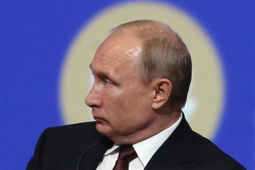 بوتين اثناء منتدى سان بطرسبرغ الجمعة في 25 ايار/ما