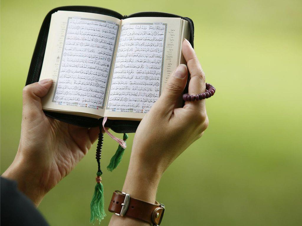 4 أمور تحدث للمجتمعين على قراءة القرآن
