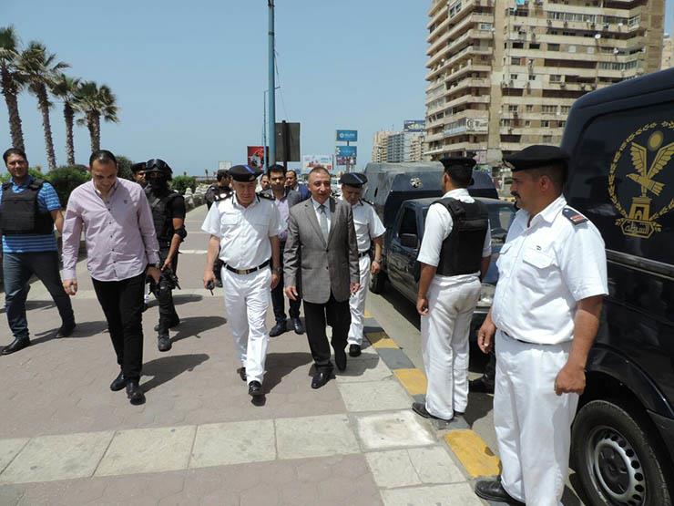 مدير أمن الإسكندرية يتفقد التمركزات الأمنية