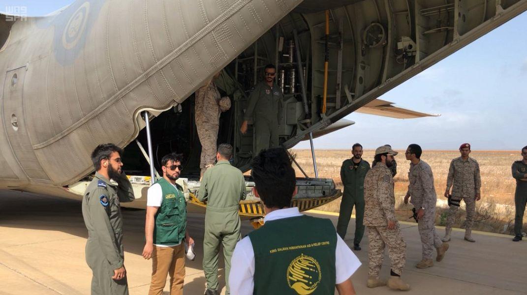 وصول أولى طائرات الإغاثة السعودية إلى سقطرى