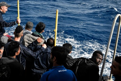 اكتشاف 45 مهاجرا في طريقهم إلى إيطاليا