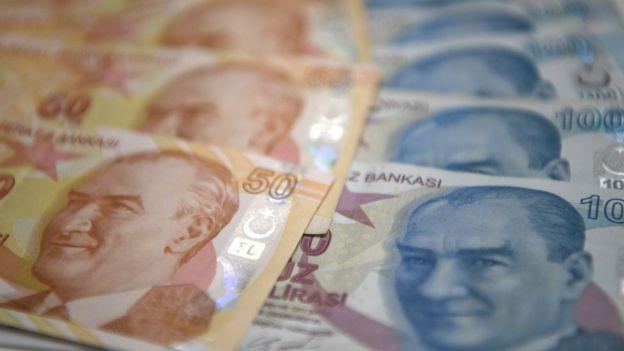 الليرة التركية إنخفضت بنسبة 20 بالمئة أمام الدولار