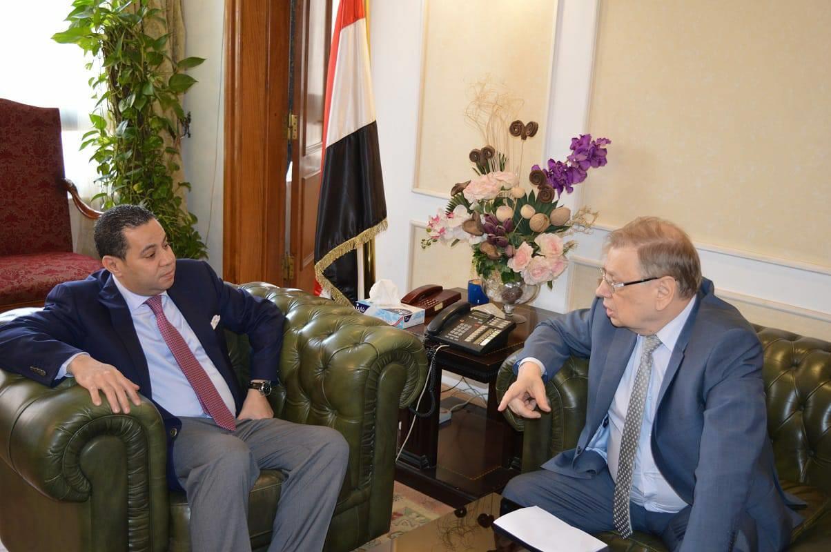 الوزير خالد بدوي في اجتماع مع وفد من شركة روسية