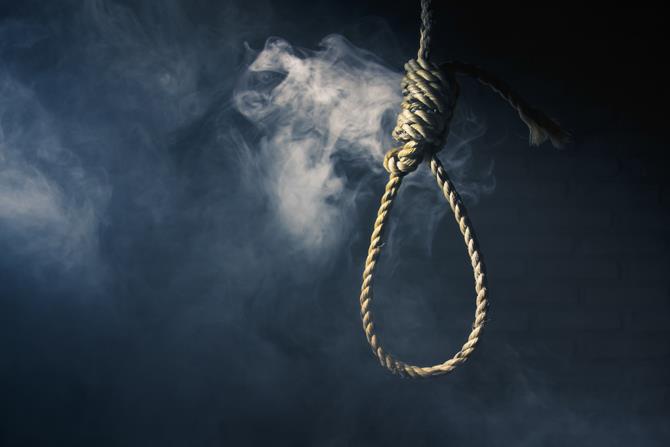 10 حالات انتحار خلال شهر.. ما حكم المنتحر؟ وهل يكف