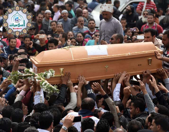 ما حكم اتباع المسلم لجنازة مسيحي وتشييعه؟