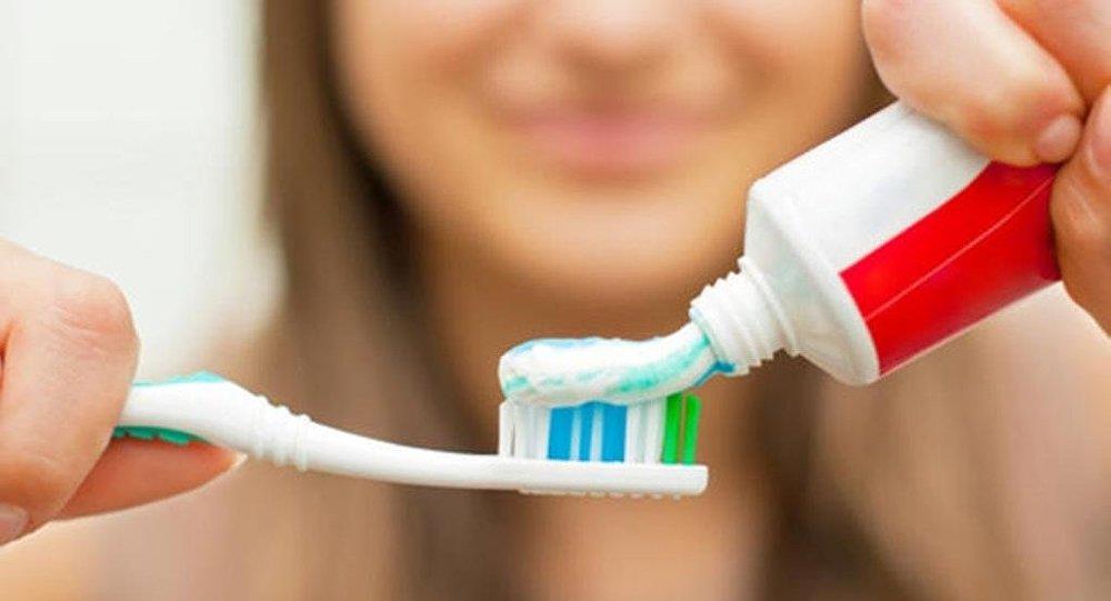 هل يضر ابتلاع معجون الأسنان بالصحة؟