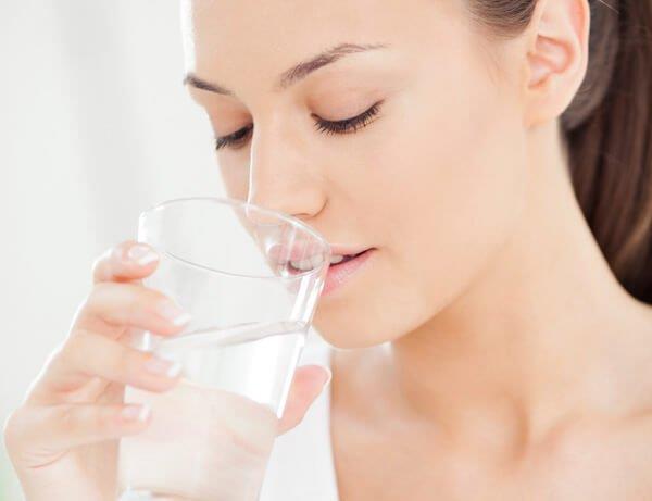 تناول الماء بهذه الطريقة يخلصك من الأمراض والطاقة 