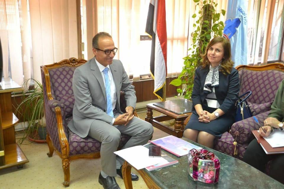 هيثم الحاج خلال لقاءه بالسفيرة هالة جاد