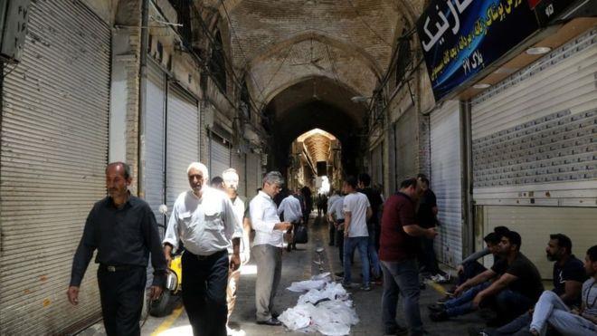 أغلق التجار محلاتهم في السوق الكبير في طهران احتجا