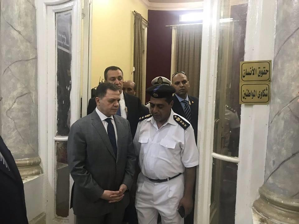 وزير الداخلية يتفقد قسم قصر النيل