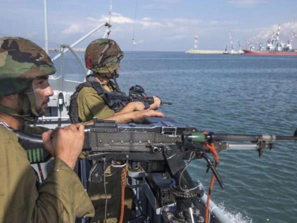 البحرية الإسرائيلية تستهدف مراكب صيادين 
