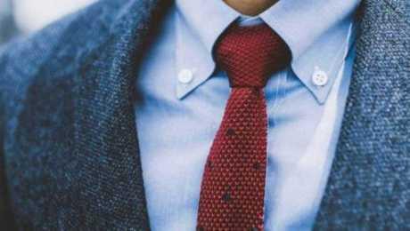  دراسة: ارتداء رابطة العنق بشكل يومي يسبب مشاكل صح