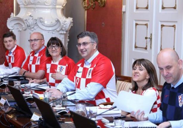 الحكومة الكرواتية تجتمع بقمصان منتخبها