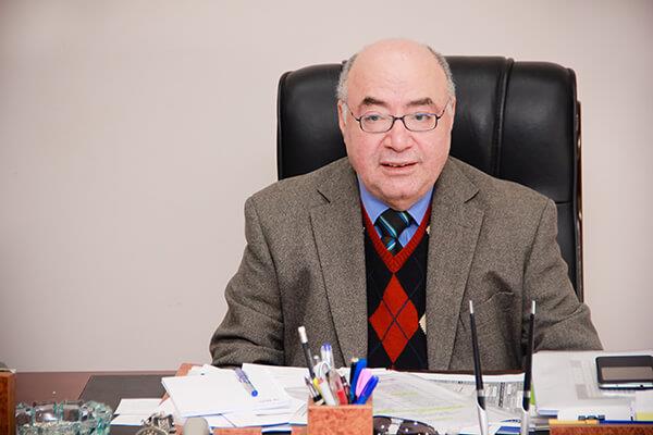 الدكتور مصطفى كمال رئيس جامعة بدر