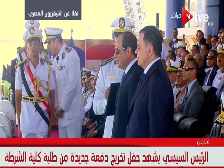 الرئيس السيسي يكرم أوائل الخريجين من طلاب كلية الش
