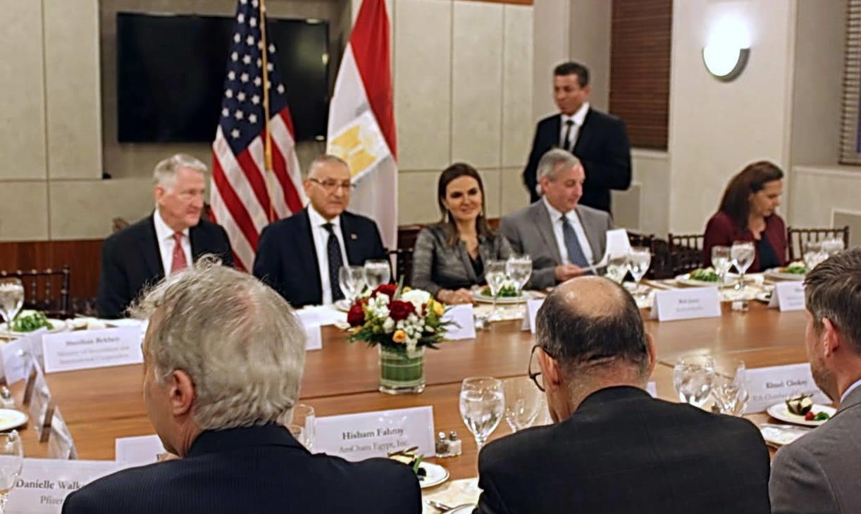 صورة من اجتماع الوزيرة بالمستثمرين الأمريكان