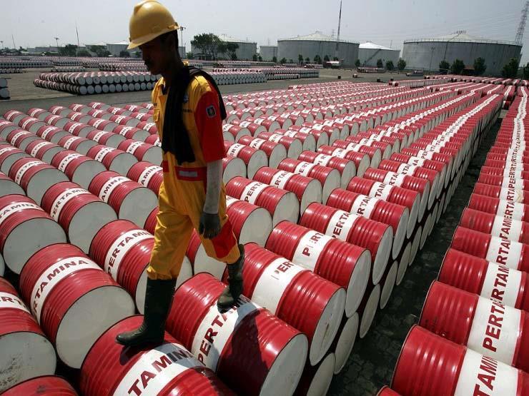 السعودية تمدد خفض إنتاج النفط 