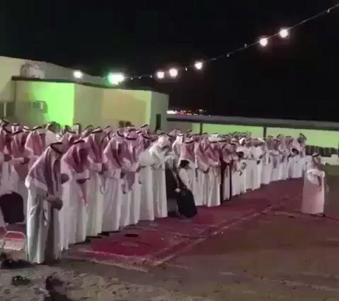 سعودى يوقف حفل زفافه ليؤدي صلاة الخسوف