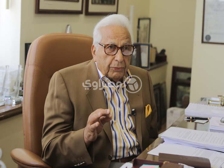 الدكتور أحمد عكاشة أستاذ الطب النفسي