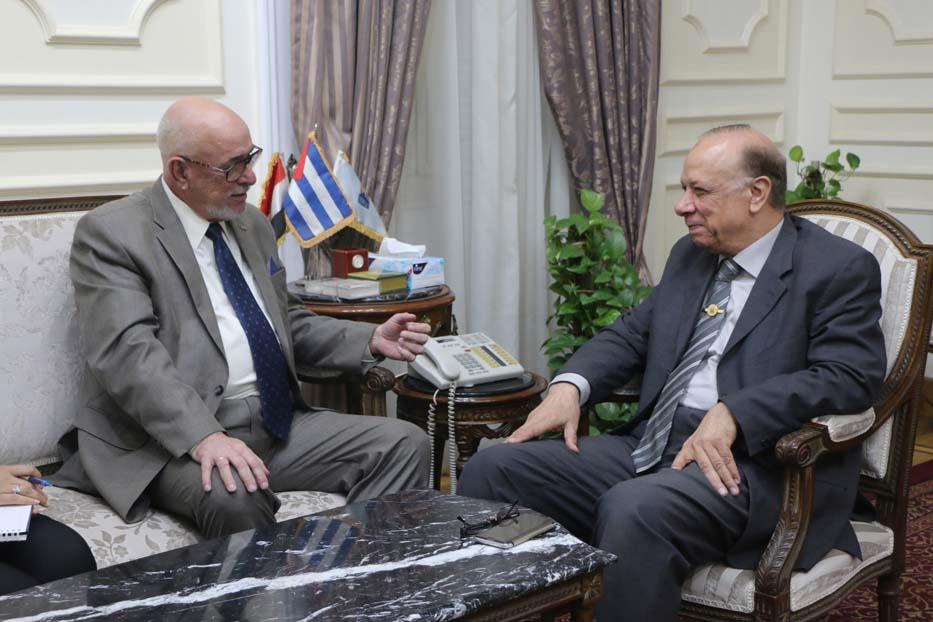 محافظ القاهرة يستقبل سفير كوبا السابق