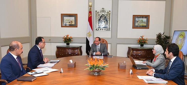 السيسي خلال اجتماعه برئيس الوزراء ووزيرة الصحة