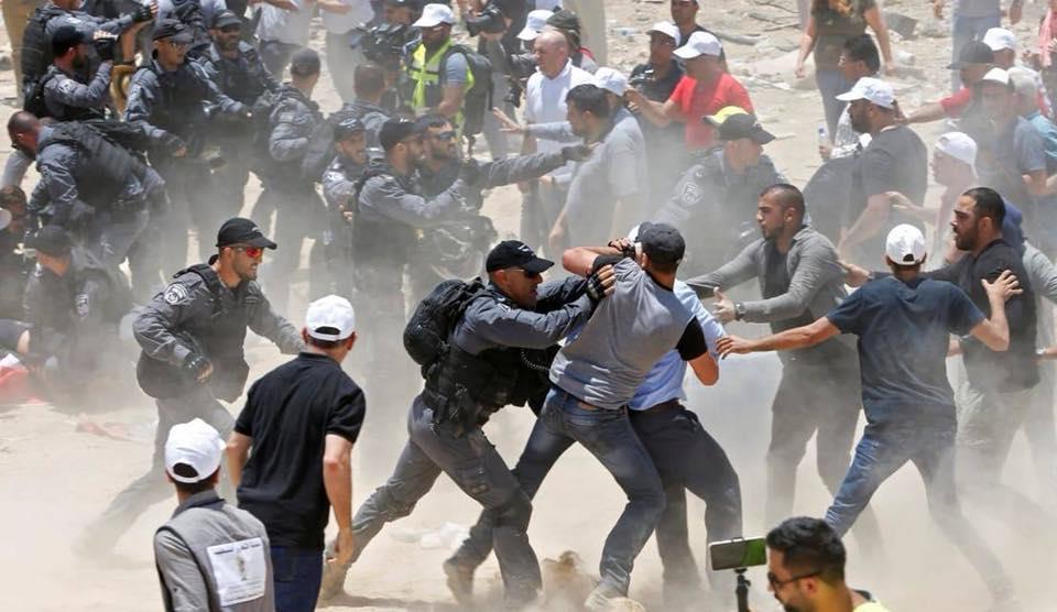 اشتباكات بين قوات الاحتلال وفلسطينيين ونشطاء احتجا