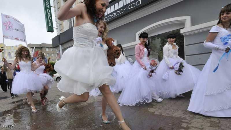شركات عالمية تتفنن في تقديم عروض الزواج الغريبة