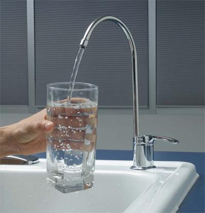 3 طرق لتنقية ماء الصنبور في المنزل