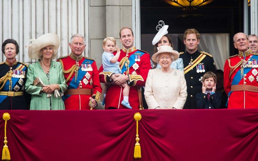   كم تبلغ ثروات العائلة المالكة البريطانية.. وراتب