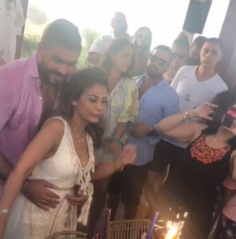 خالد سليم يحتفل بعيد ميلاد زوجته
