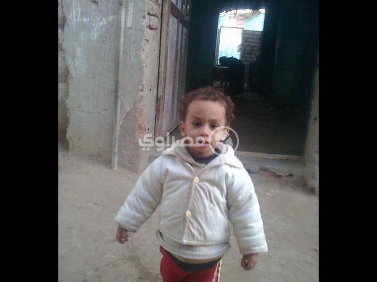 صورة طفل المنيا الذي ألقته والدته في ترعة
