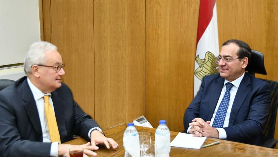 وزير البترول يلتقي السفير الإيطالي في القاهرة