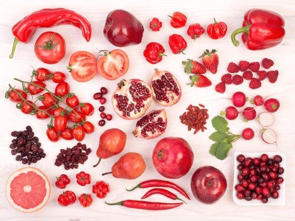 الفاكهة والخضروات الحمراء.. صيدلية متنقلة مقاومة ل