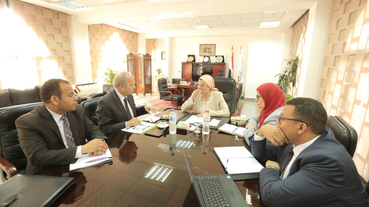 اجتماع اللواء محمود عشماوي مع وزيرة البيئة