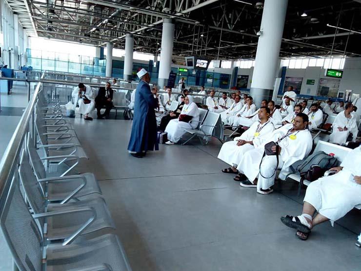  كيف يقضي الحجاج أوقات الانتظار داخل مطار القاهرة؟