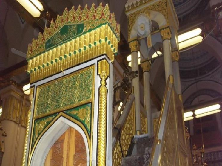 معالم من المسجد النبوي: (5) منبر الرسول