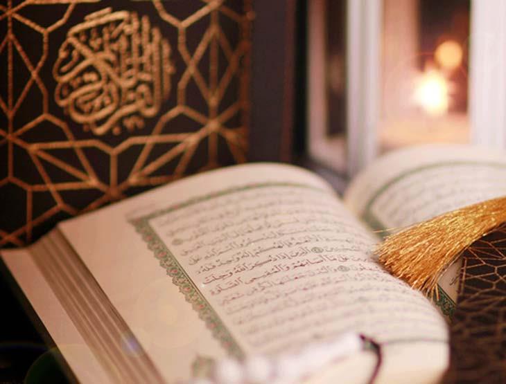 هل تجوز قراءة القرآن الكريم وأنا متخففة من ملابسي؟