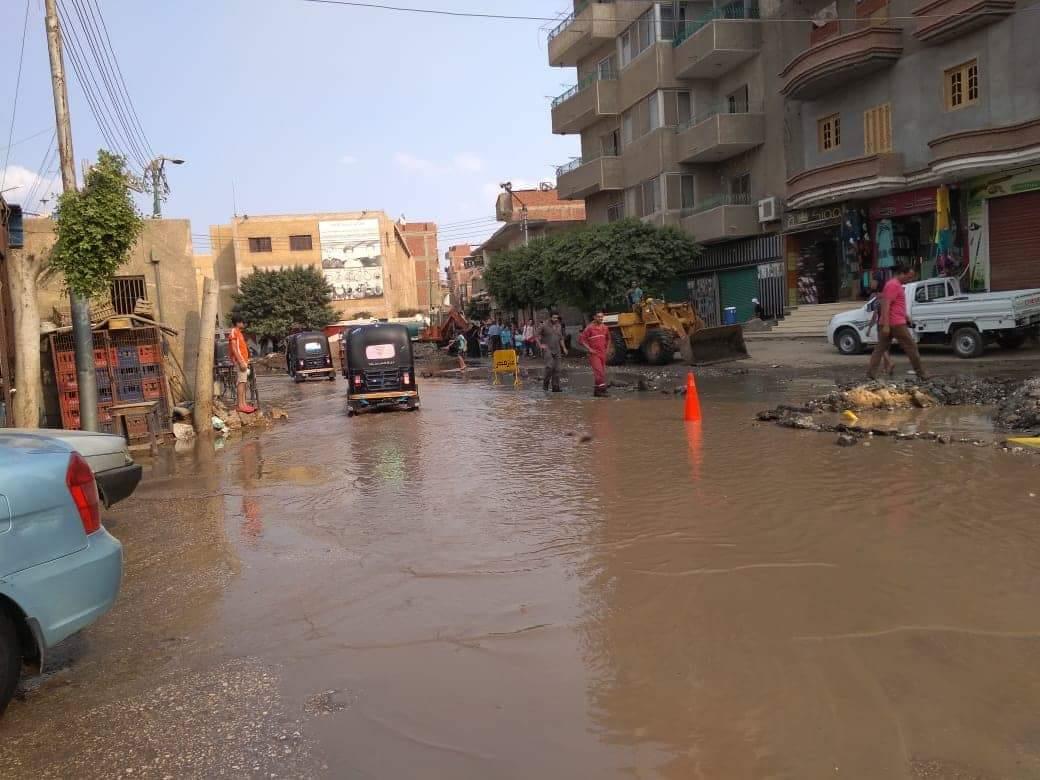 انفجار خط المياه الرئيسي لمدينة كفر شكر في القليوب