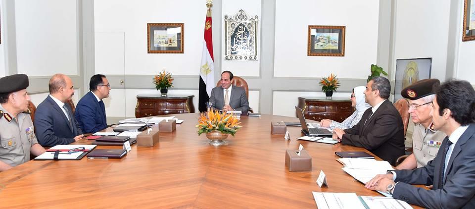 الرئيس السيسي يجتمع بوزيرة الصحة ورئيس الوزراء