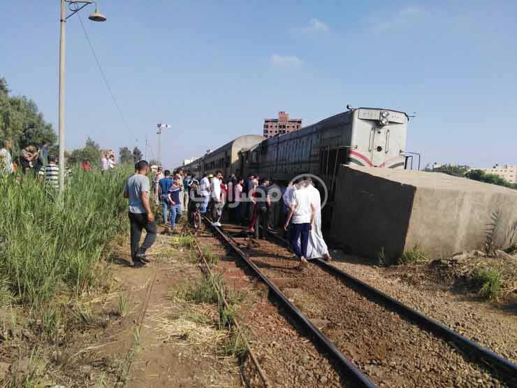 اصطدام قطار بصدادة خرسانية بشبين الكوم