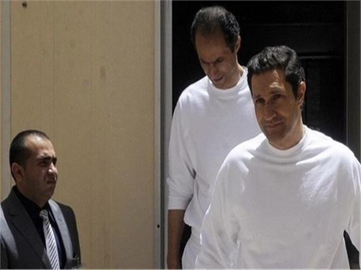 صورة أرشيفية لعلاء وجمال مبارك خلال محاكمة سابقة