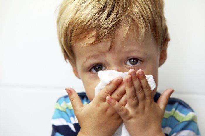 نصائح هامة لتجنب إصابة الأطفال بنزلات البرد