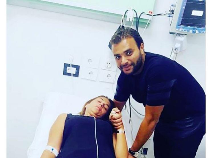 رامي صبري ينشر صورة زوجته في المستشفى