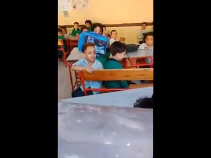 الطفل الباكي داخل مدرسته