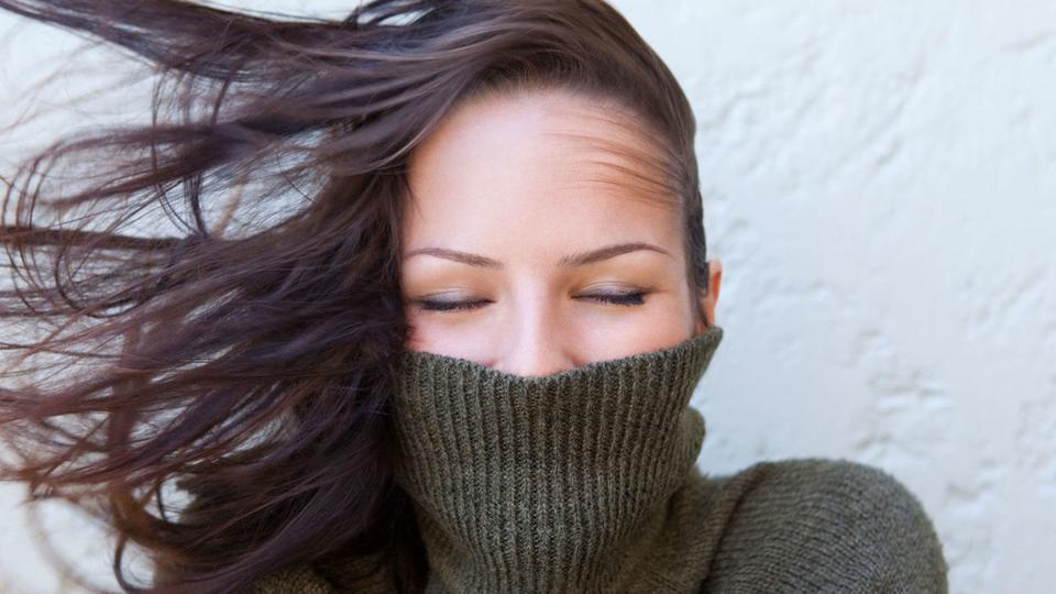 4 أقنعة تحمي شعرك من قساوة الشتاء