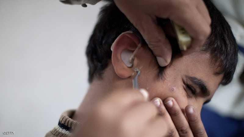 كيف تعالج انسداد الأذن وتنظفها بطريقة صحيحة؟