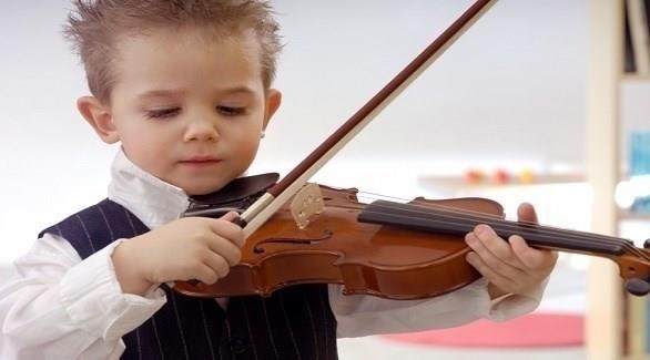 7 أسباب تدفعك لتعليم طفلك العزف على آلة موسيقية