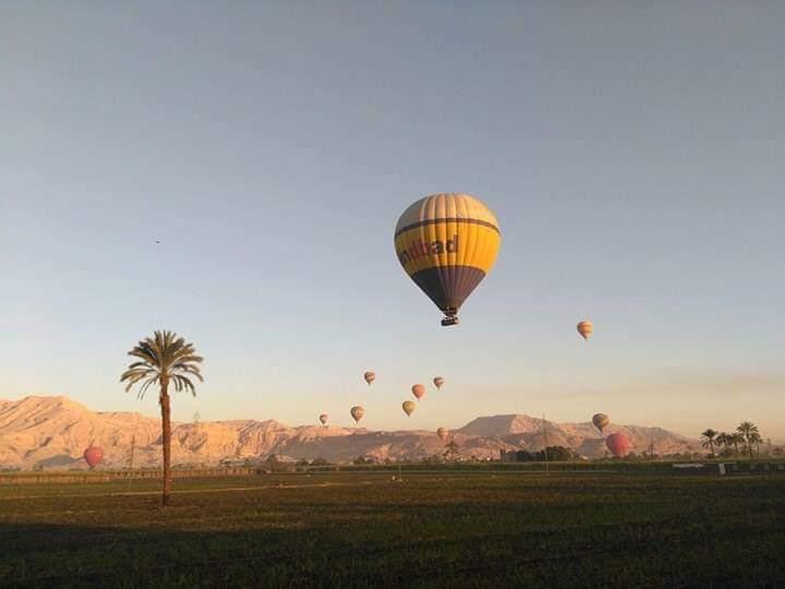 بالون طائر - ارشيفية