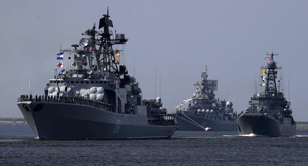الأسطول الروسي يرصد مدمرة صواريخ أمريكية في البحر 