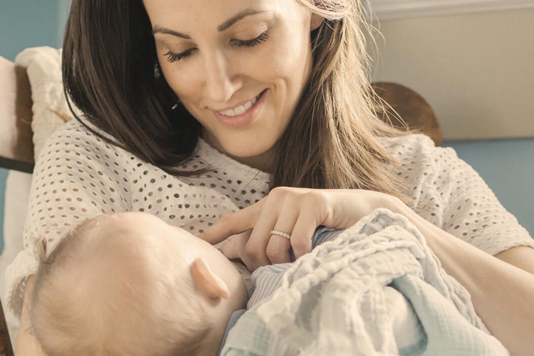 هل الرضاعة الطبيعية ممكنة للطفل المصاب بحساسية الأ